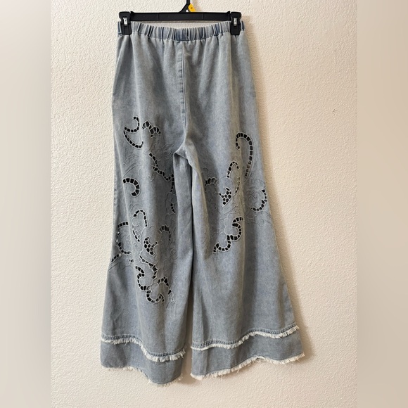 POL Light-Blue Wide Leg Laser-Cut Denim Jeans with Drawstring - Picture 2 of 11